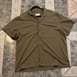 Men's Short Sleeve Button Down Shirt in Dark Green